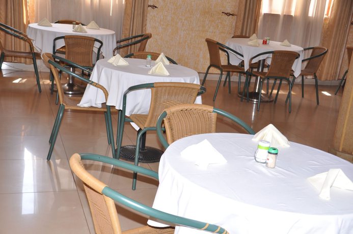 Imagen del bar/restaurante del Hotel Deira Ltd. Foto 5