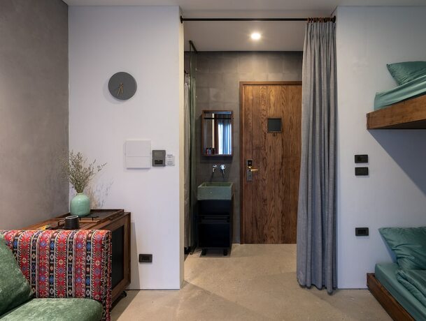 Imagen de la habitación del Hotel Deja Vu House. Foto 18