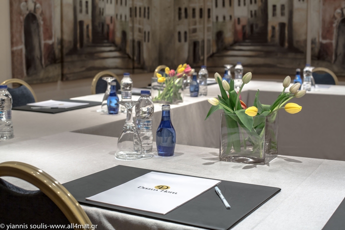 Imagen de los interiores del Hotel Dekelia. Foto 9