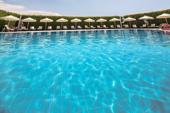 Imagen de la piscina del Hotel Dekelia. Foto 14