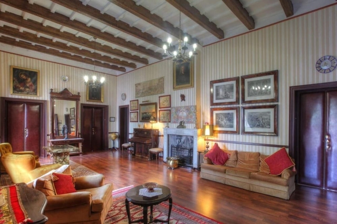 Imagen de los interiores del Hotel Del Almirante. Foto 11