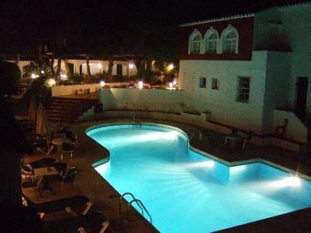 Imagen de la piscina del Hotel Del Almirante. Foto 13