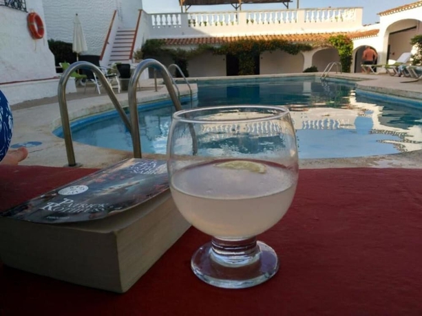 Imagen de la piscina del Hotel Del Almirante. Foto 14