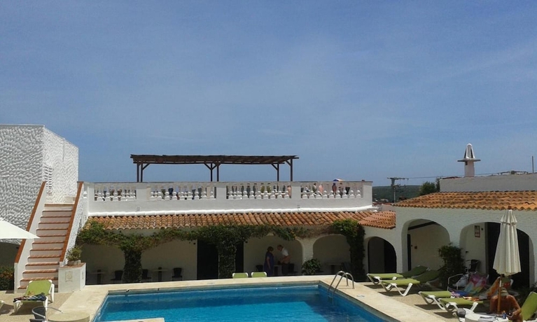 Imagen de la piscina del Hotel Del Almirante. Foto 16
