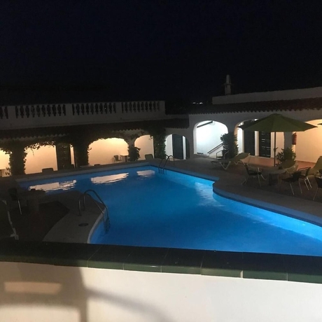 Imagen de la piscina del Hotel Del Almirante. Foto 17