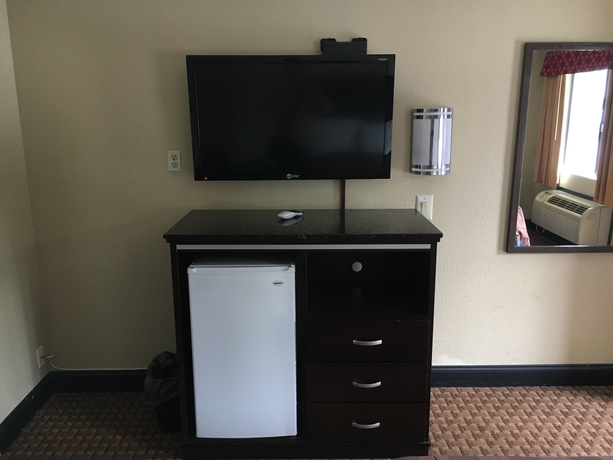 Imagen de la habitación del Hotel Del Amo Inn. Foto 6