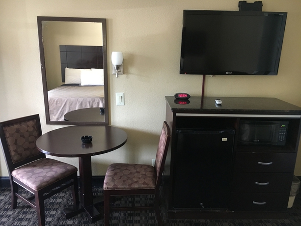 Imagen de la habitación del Hotel Del Amo Inn. Foto 9