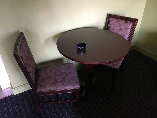 Imagen de la habitación del Hotel Del Amo Inn. Foto 10