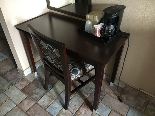 Imagen de la habitación del Hotel Del Amo Inn. Foto 12