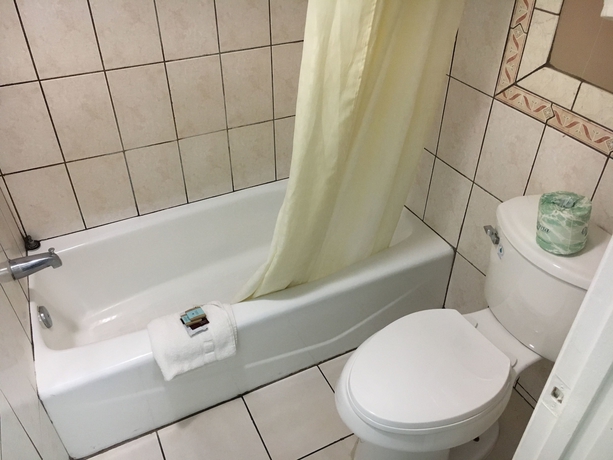 Imagen de la habitación del Hotel Del Amo Inn. Foto 15