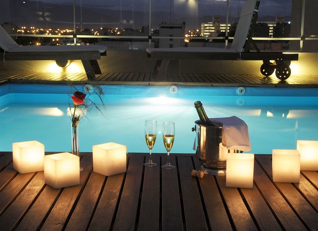 Imagen de la piscina del Hotel Del Bono Suites. Foto 9