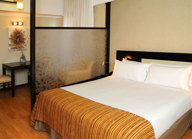 Imagen de la habitación del Hotel Del Bono Suites. Foto 2