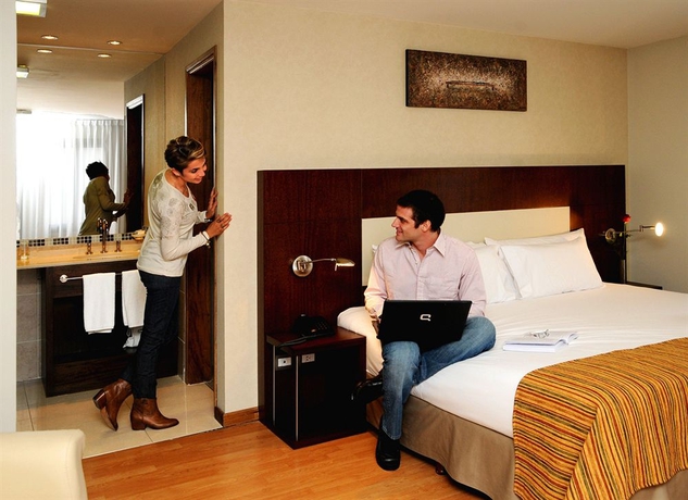 Imagen de la habitación del Hotel Del Bono Suites. Foto 5