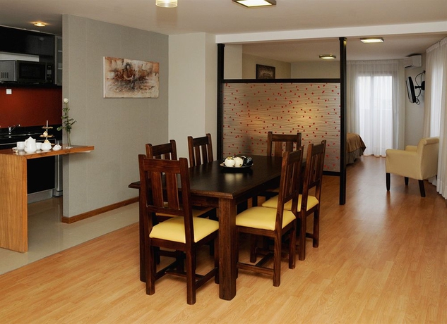 Imagen de la habitación del Hotel Del Bono Suites. Foto 6