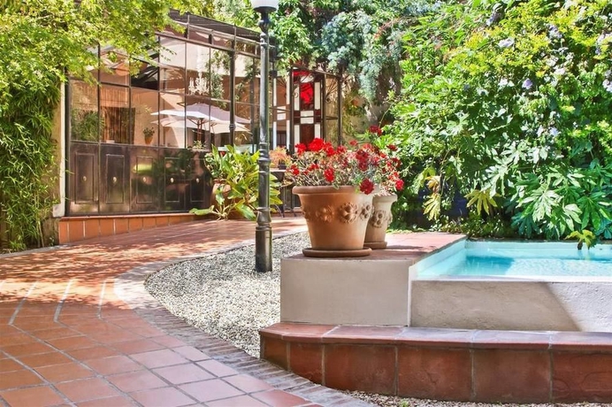 Imagen de los exteriores del Hotel Del Casco. Foto 9