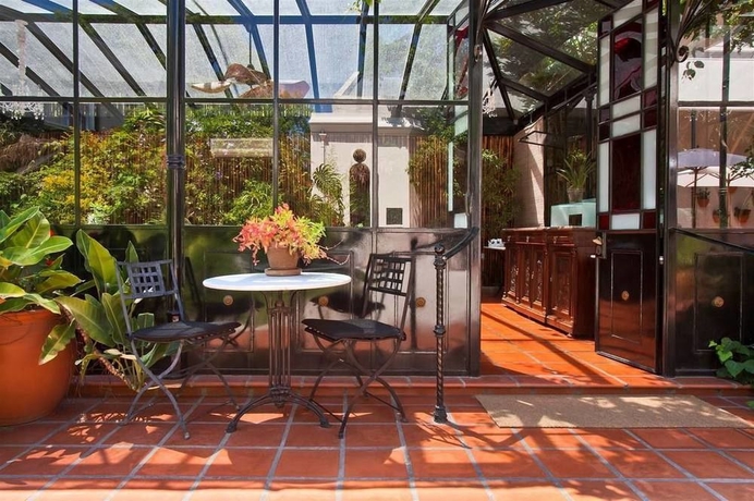 Imagen de los exteriores del Hotel Del Casco. Foto 11