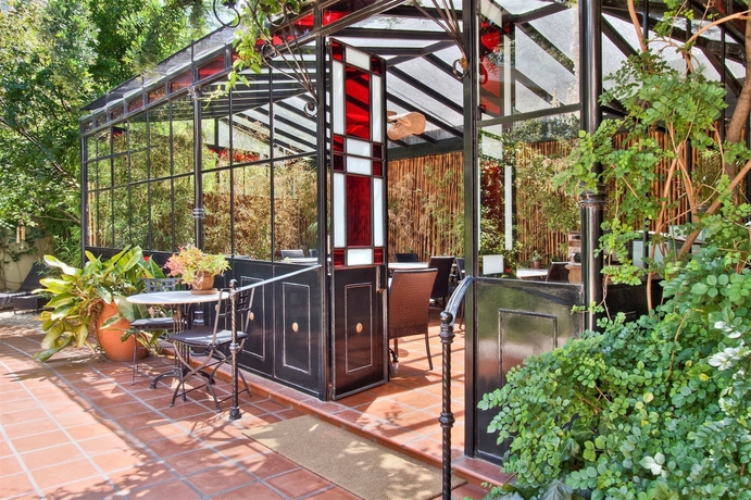 Imagen de los exteriores del Hotel Del Casco. Foto 12