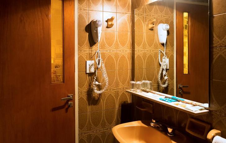 Imagen de la habitación del Hotel Del Jard&iacute;n. Foto 3