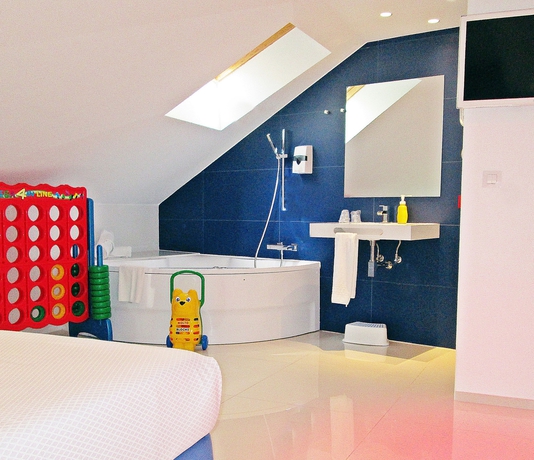 Imagen de la habitación del Hotel Del Juguete. Foto 12