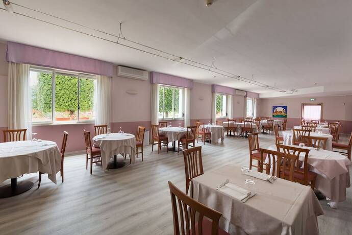 Imagen del bar/restaurante del Hotel Del Lago 1934 and SPA. Foto 17