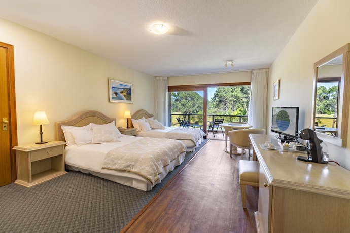 Imagen de la habitación del Hotel Del Lago Golf and Art Resort. Foto 11