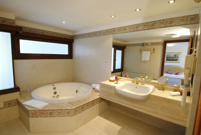 Imagen de la habitación del Hotel Del Lago Golf and Art Resort. Foto 13