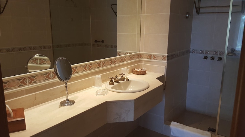 Imagen de la habitación del Hotel Del Lago Golf and Art Resort. Foto 15