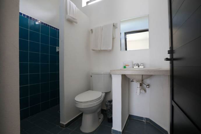 Imagen de la habitación del Hotel Del Mar, Barra de Navidad. Foto 10