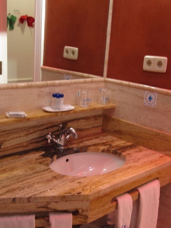 Imagen de la habitación del Hotel Del Mar and Spa. Foto 8