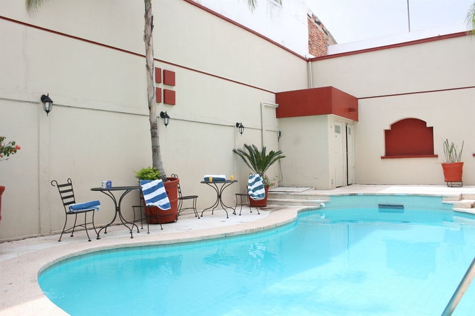 Imagen de la piscina del Hotel Del Marqués and Suites. Foto 14