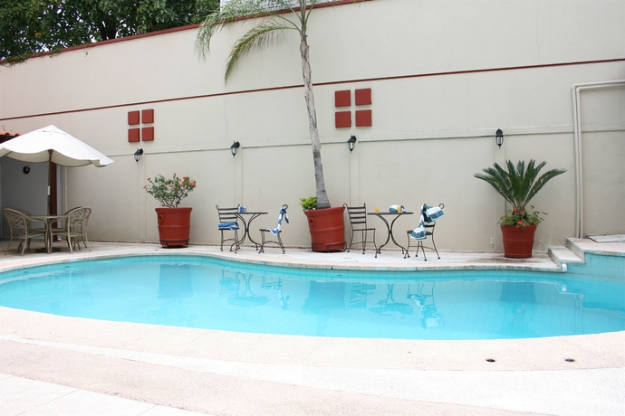 Imagen de la piscina del Hotel Del Marqués and Suites. Foto 15