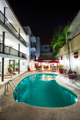 Imagen de la piscina del Hotel Del Marqués and Suites. Foto 16