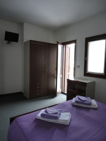 Imagen de la habitación del Hotel Del Negro. Foto 9