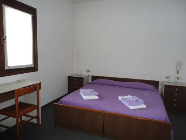 Imagen de la habitación del Hotel Del Negro. Foto 11
