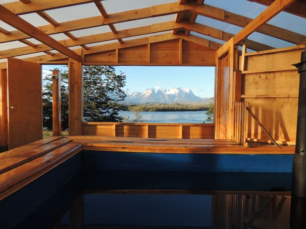 Imagen de la piscina del Hotel Del Paine. Foto 19