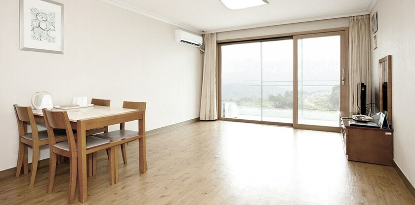 Imagen de la habitación del Hotel Del Pino. Foto 20