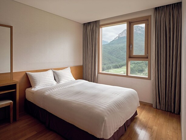 Imagen de la habitación del Hotel Del Pino. Foto 25