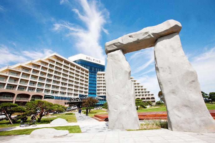 Imagen del bar/restaurante del Hotel Del Pino Golf and Resort. Foto 5