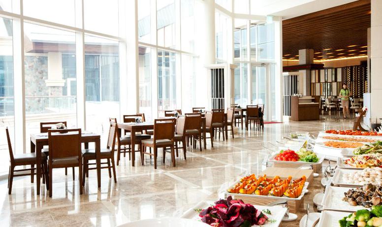 Imagen del bar/restaurante del Hotel Del Pino Golf and Resort. Foto 9