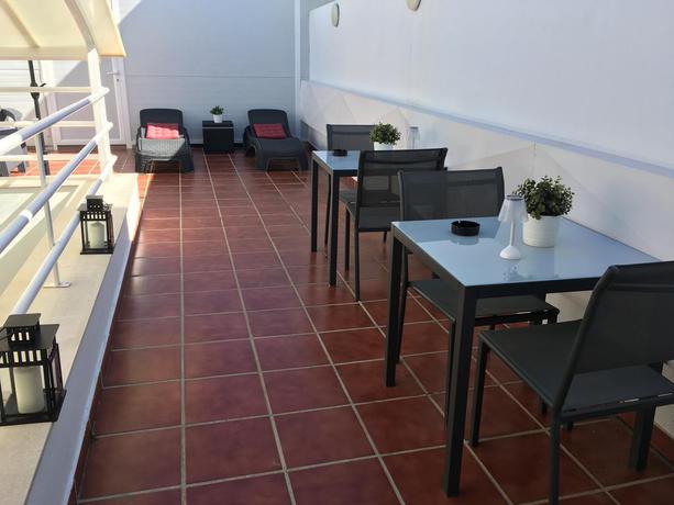 Imagen de los exteriores del Hotel Del Pintor. Foto 13