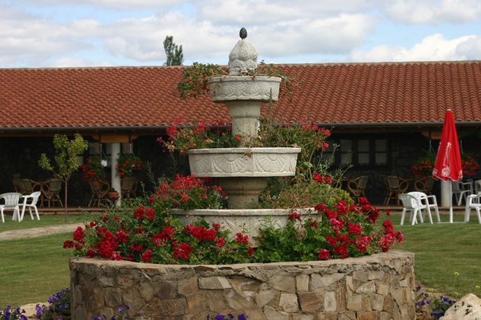 Imagen de los exteriores del Hotel Del Pozo. Foto 6