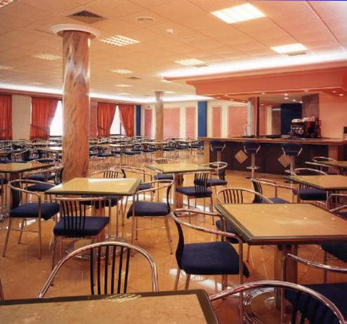 Imagen del bar/restaurante del Hotel Del Pozo. Foto 2