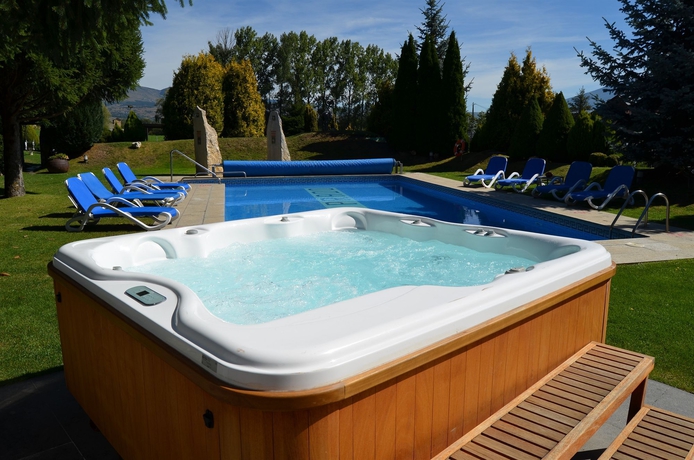 Imagen de la piscina del Hotel Del Prado, Puigcerdá. Foto 13