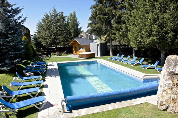 Imagen de la piscina del Hotel Del Prado, Puigcerdá. Foto 15