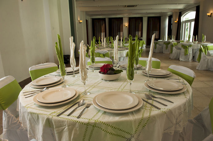 Imagen de los exteriores del Hotel Del Rio. Foto 12