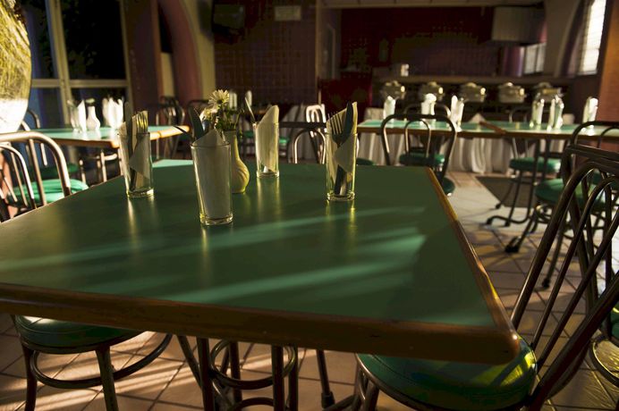 Imagen del bar/restaurante del Hotel Del Rio. Foto 4