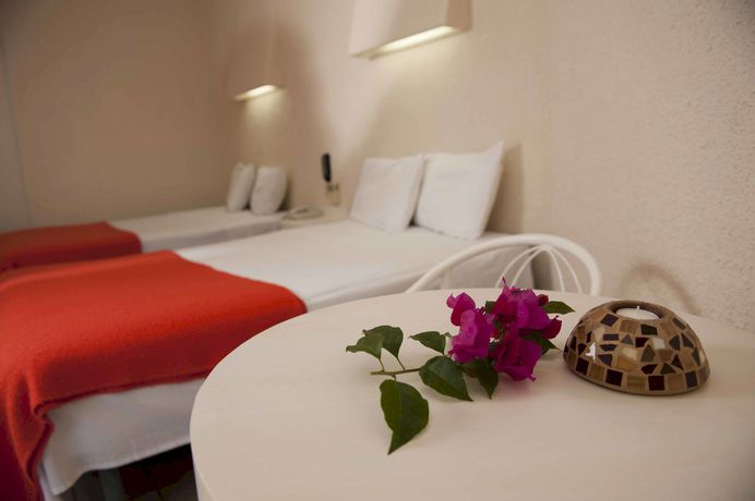 Imagen de los exteriores del Hotel Del Rio. Foto 15