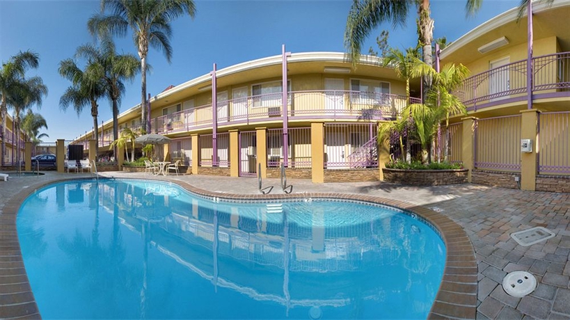 Imagen de la piscina del Hotel Del Sol Inn - Anaheim Resort. Foto 10