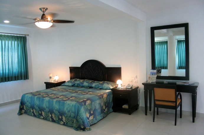 Imagen de la habitación del Hotel Del Sol, Puerto Cancún. Foto 3