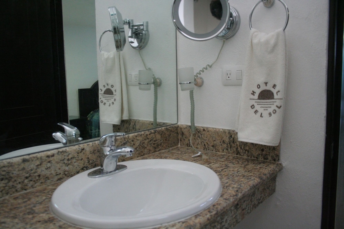 Imagen de la habitación del Hotel Del Sol, Puerto Cancún. Foto 4